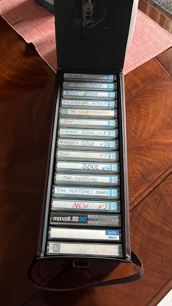 Cassettes avec mallette, Cd's en Dvd's, Cassettebandjes, Ophalen of Verzenden, Gebruikt
