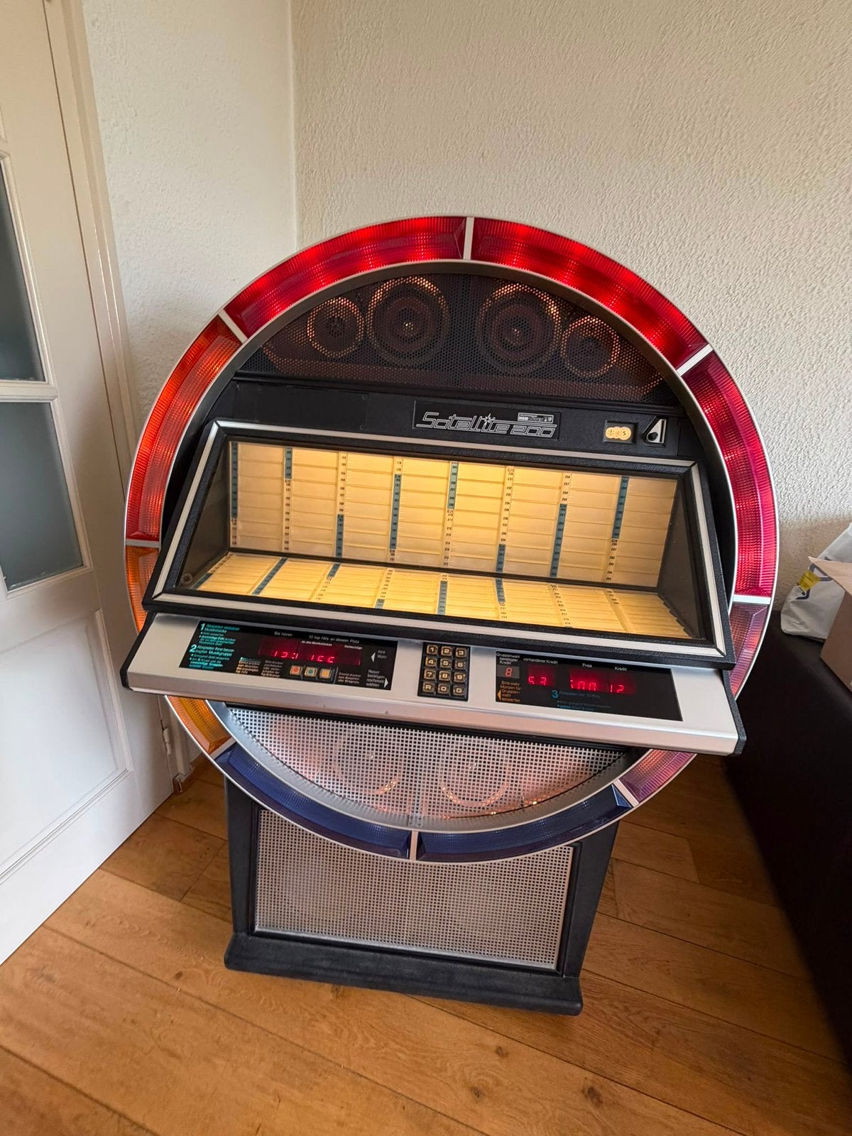 Aanbieding Jukebox , 10000 singles en Lp’s voor. €5000, Collections, Enlèvement, Comme neuf