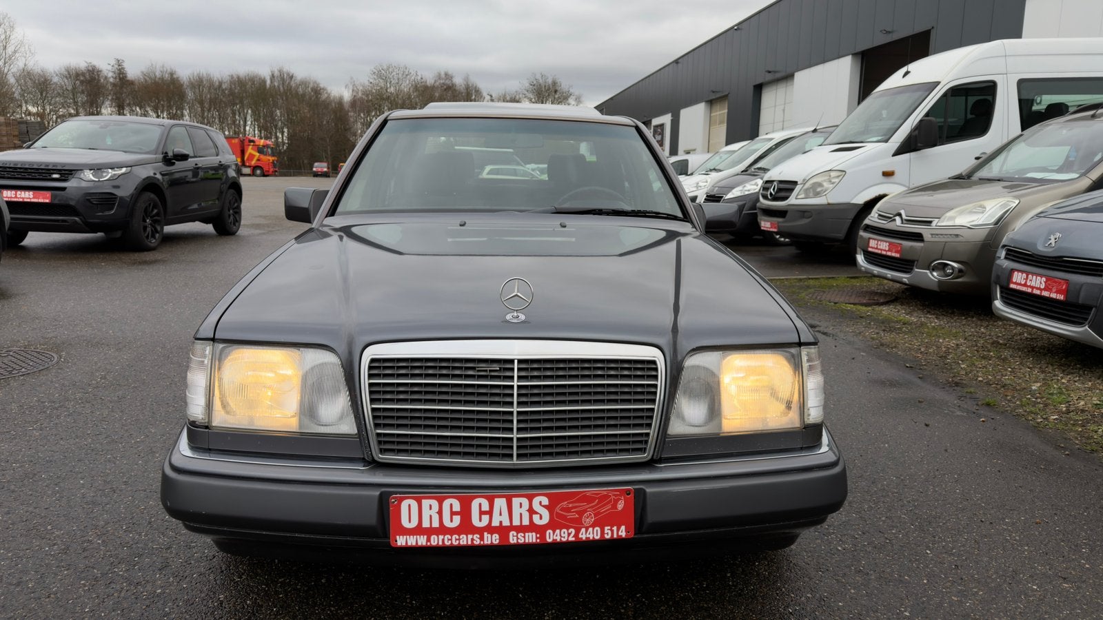 Mercedes-Benz E 250 D OLDTiMER AUTOMAAT NEW STAAT GARANTIE, Auto's, Automaat, 2497 cc, Bruin, https://public.car-pass.be/vhr/615978ae-5caf-4739-a05b-4fd382d45343