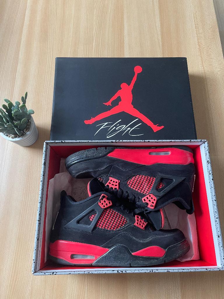 Jordan 4 red thunder, Vêtements | Hommes, Chaussures, Enlèvement ou Envoi, Porté, Noir, Jordan (Nike)
