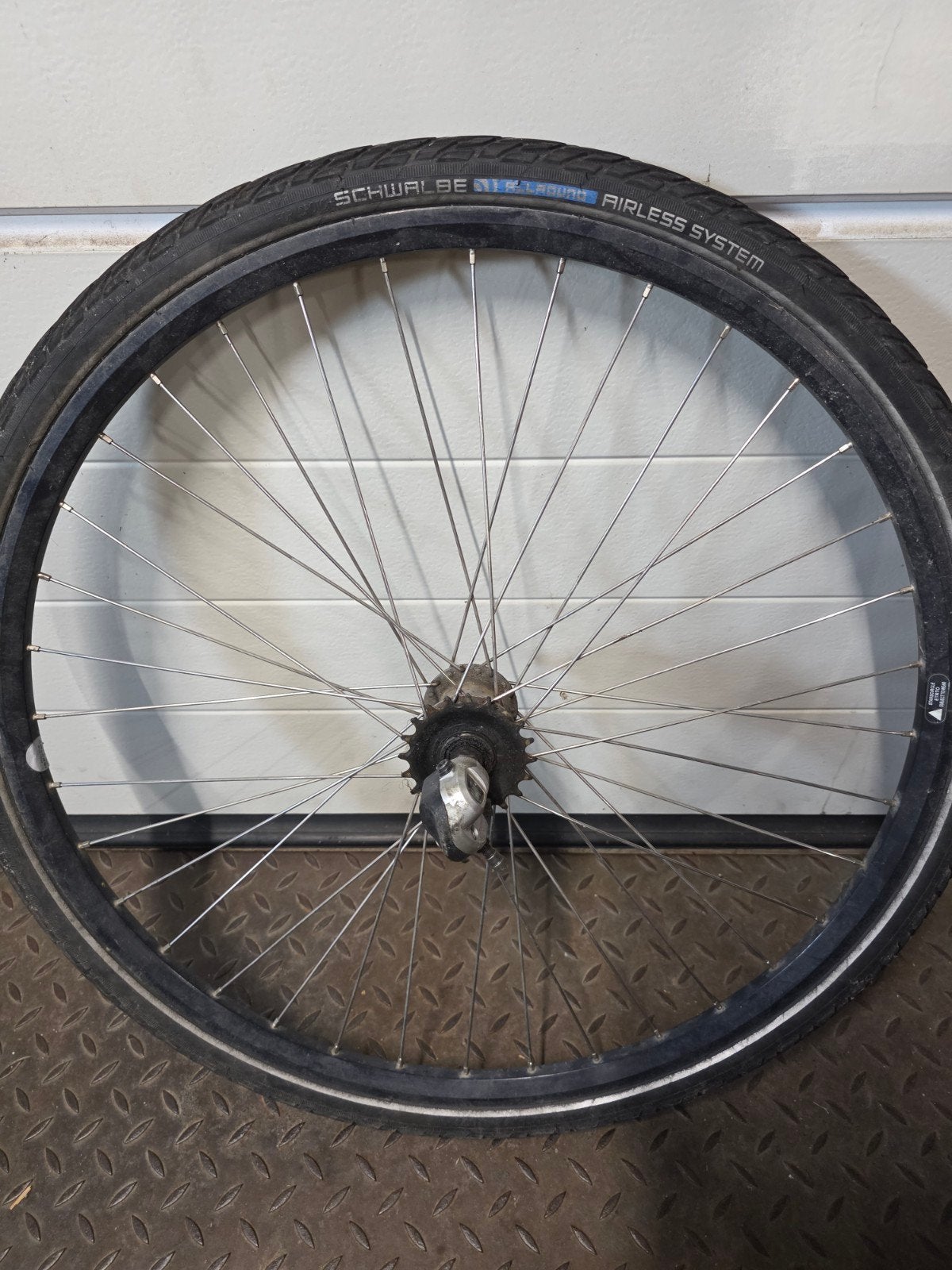 pneu de vélo + jante système airless schwalbe, Vélos & Vélomoteurs, Vélos Pièces, Enlèvement ou Envoi, Comme neuf, Pneu, Schwalbe