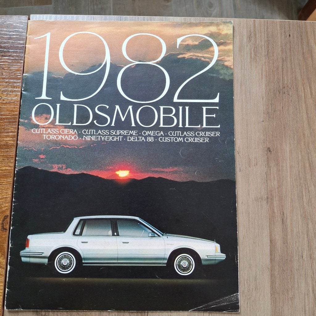 1982  OLDSMOBILE  CUTLASS CIERRA - SUPREME - OMEGA -, Enlèvement ou Envoi, Comme neuf, Autres marques