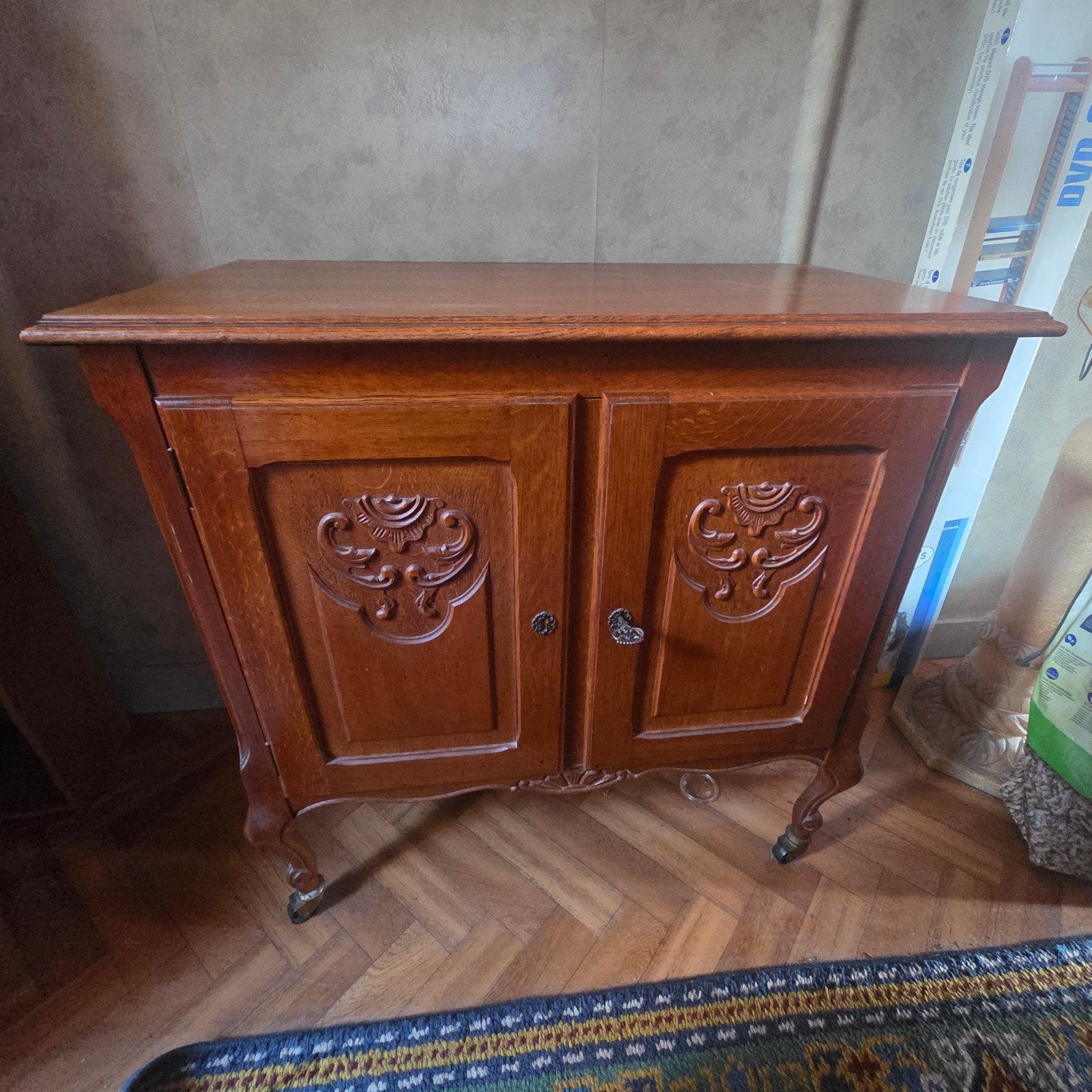 Klassieke bijzetkast (Gent), Ophalen