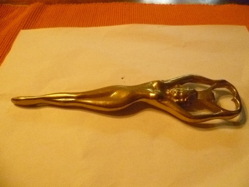 naakt koperen flessenopener, Ophalen