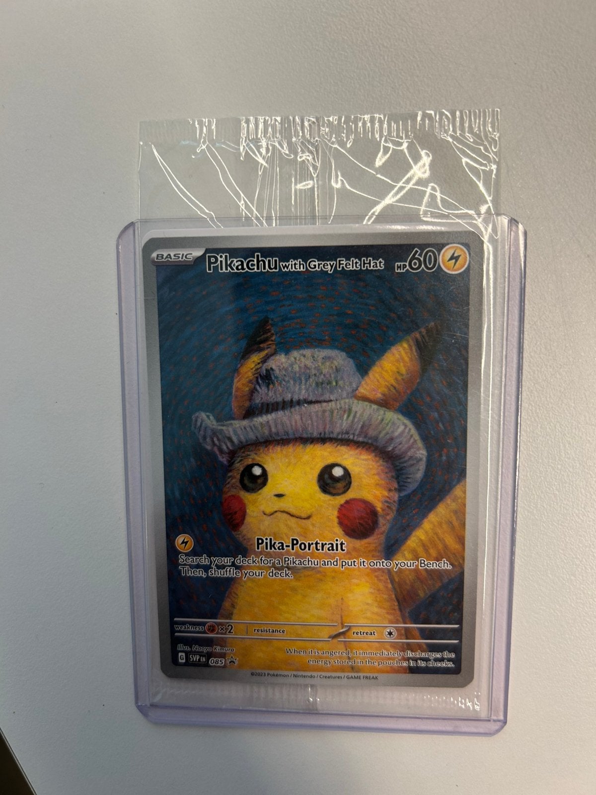 Pikachu with grey felt hat, Hobby en Vrije tijd, Verzamelkaartspellen | Pokémon, Ophalen, Nieuw, Losse kaart