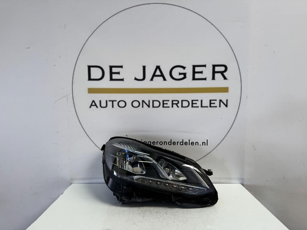 Phare avant droit LED pour Classe E W212 restyl A2128201839K, Mercedes-Benz AG, Mercedes-Benz, Utilisé, Mercedesstrasse 120
70372  Stuttgart, DE