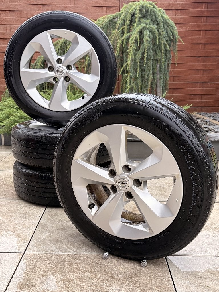 Originele 17" Nissan Qashqai VELGEN en banden, Auto diversen, Wieldoppen, Gebruikt, Ophalen