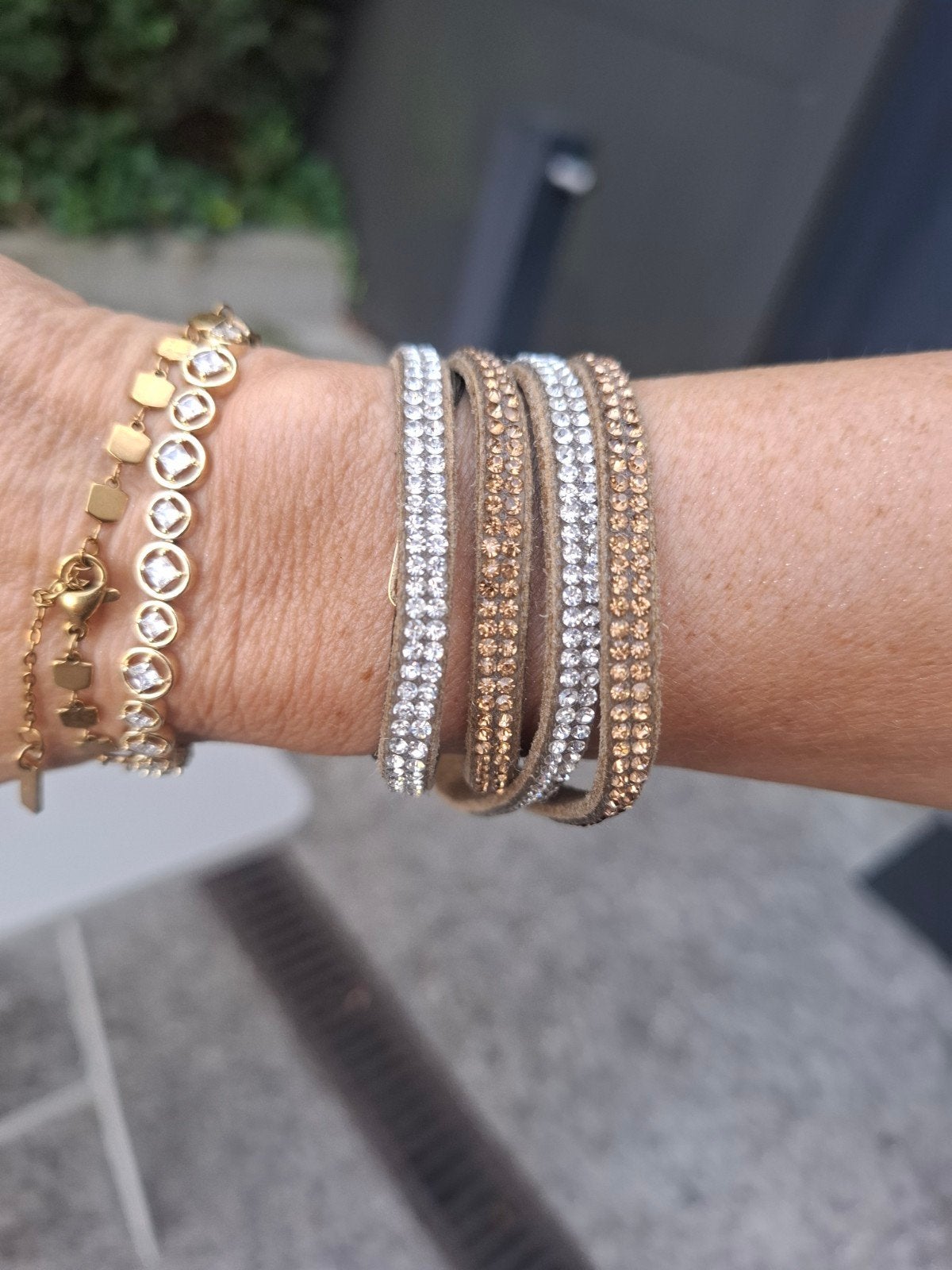 bracelet double daim strass, Bijoux, Sacs & Beauté, Bracelets, Enlèvement ou Envoi, Beige, Comme neuf, Avec strass