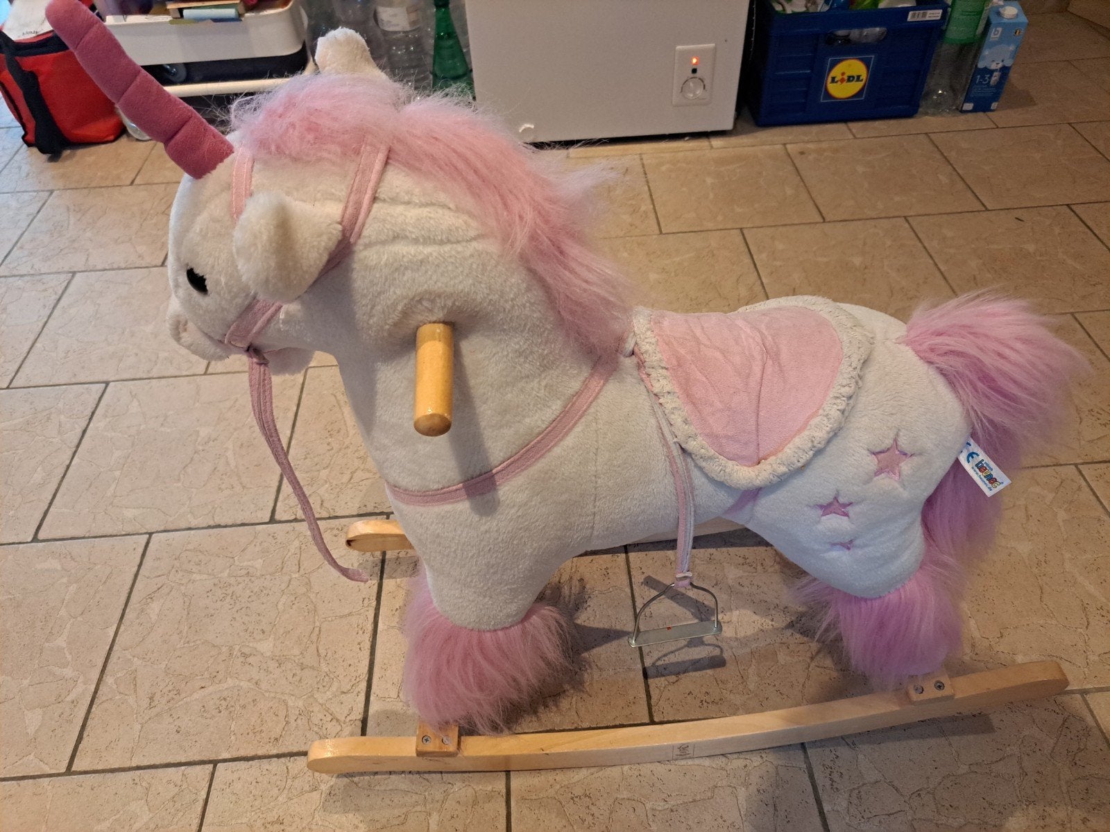 Cheval licorne à bascule, Enlèvement