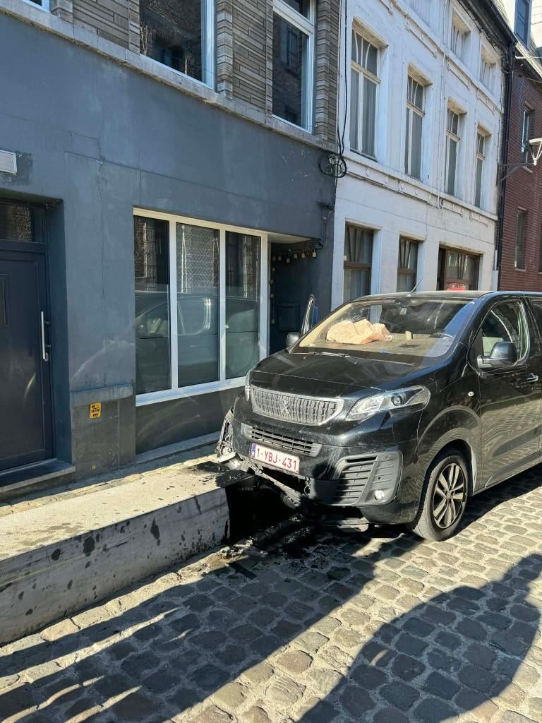 Peugeot expert accidentée 180 cv 2019 180.000 km, Automaat, Zwart, Leder, Diesel