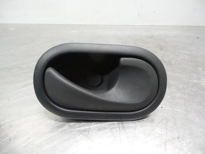 Poignée portière 2portes droite d'un Renault Kangoo (Kango, Renault, -, 3 mois de garantie, Utilisé