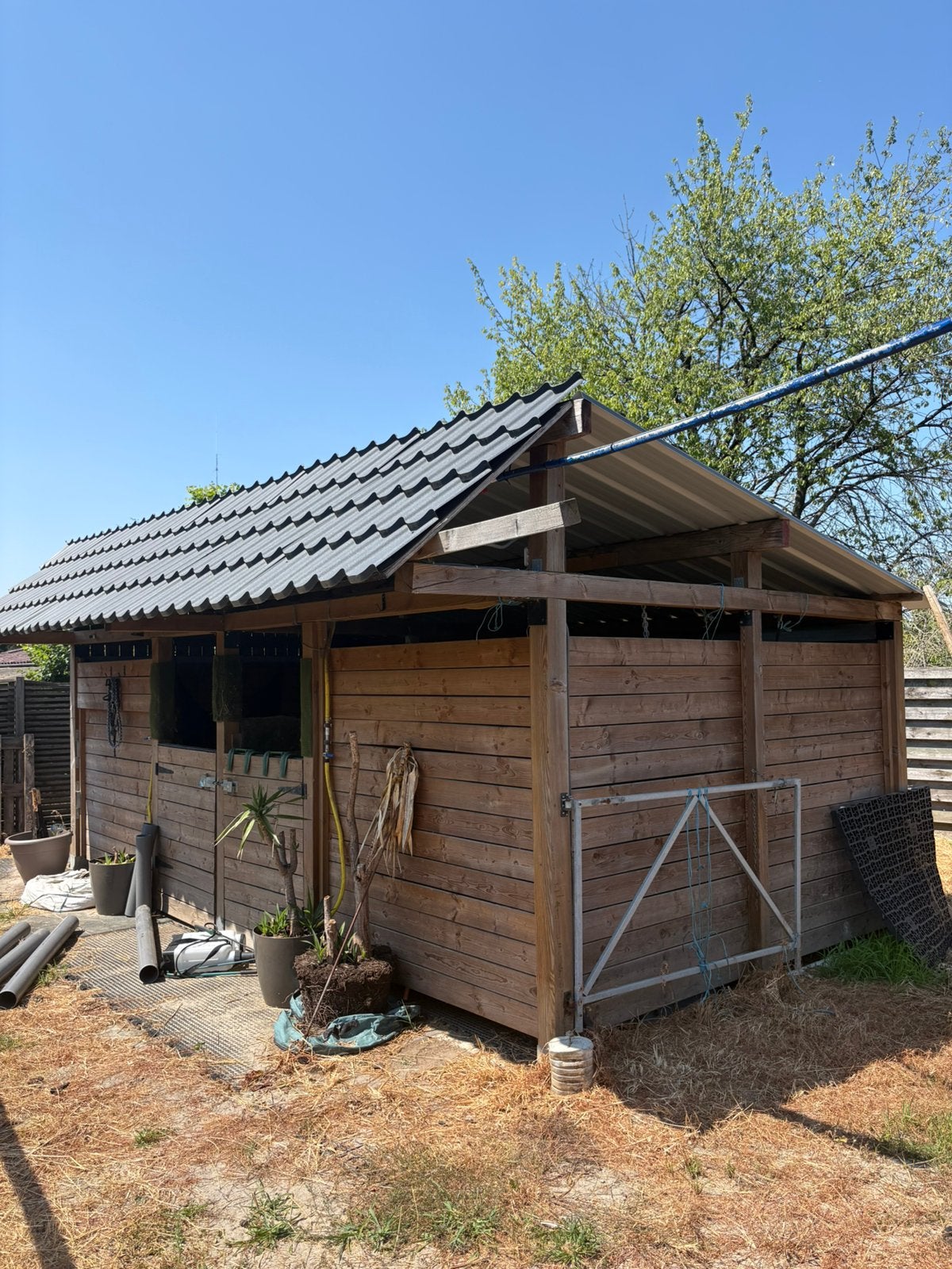 Dubbele stalling, Dieren en Toebehoren, Stalling, 2 of 3 paarden of pony's