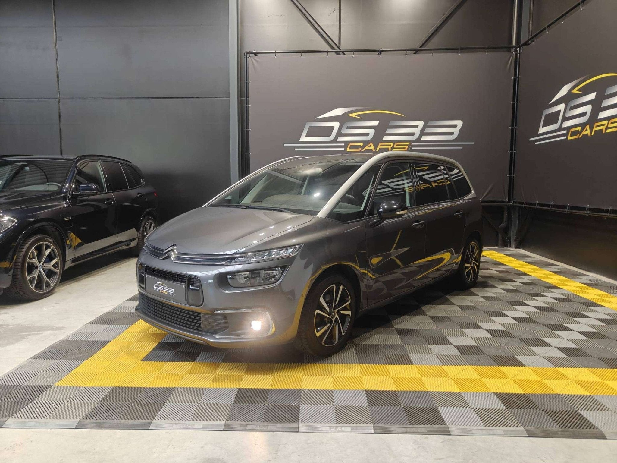 Citroën 1.2 Shine 7-zit/Keyless/DodeHoek/Apple/Trekhaak/CA, Voorwielaandrijving, 1199 cc, https://public.car-pass.be/vhr/bfdf75a4-9609-4d4b-a381-7d59eb5c7fdf