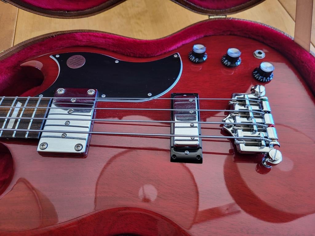 Nieuwe Gibson SG Cherry Bass!!!!, Muziek en Instrumenten