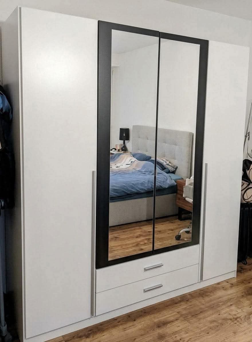 Armoire 4 portes 2 tirois a vendre, Enlèvement ou Envoi, Comme neuf