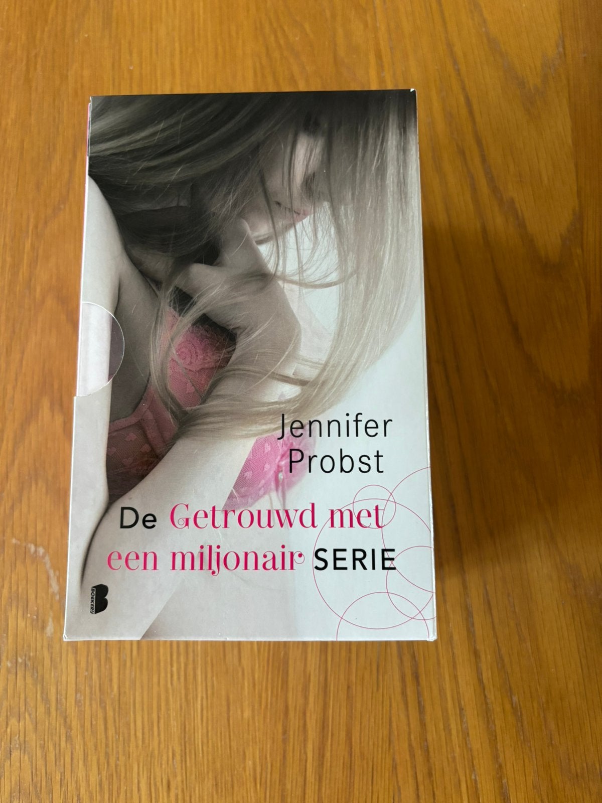 Serie 4 boeken getrouwd met een miljonair - jennifer probst, Boeken, Ophalen, Zo goed als nieuw
