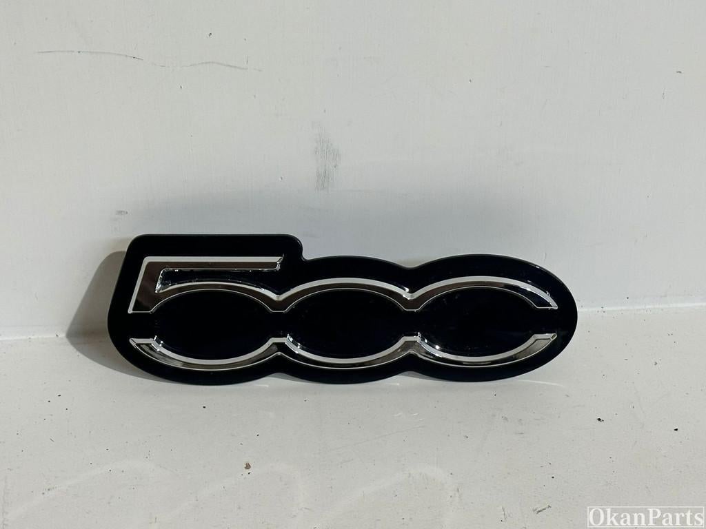 Fiat 500e embleem logo 735710608, Auto-onderdelen, Gebruikt, Voor