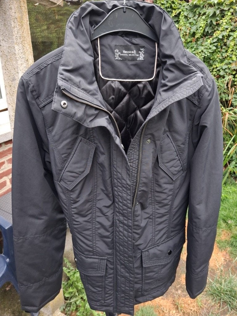 Veste de pluie femme, Enlèvement