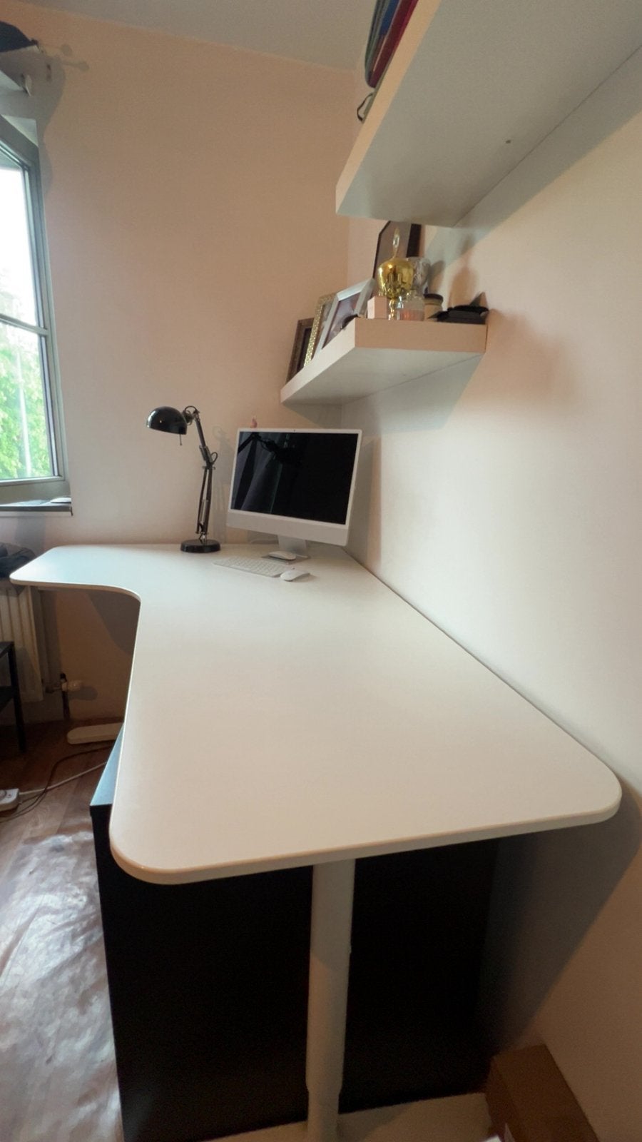 Witte Bekant bureau, Huis en Inrichting, Bureaus, Ophalen, Hoekbureau, In hoogte verstelbaar, Zo goed als nieuw