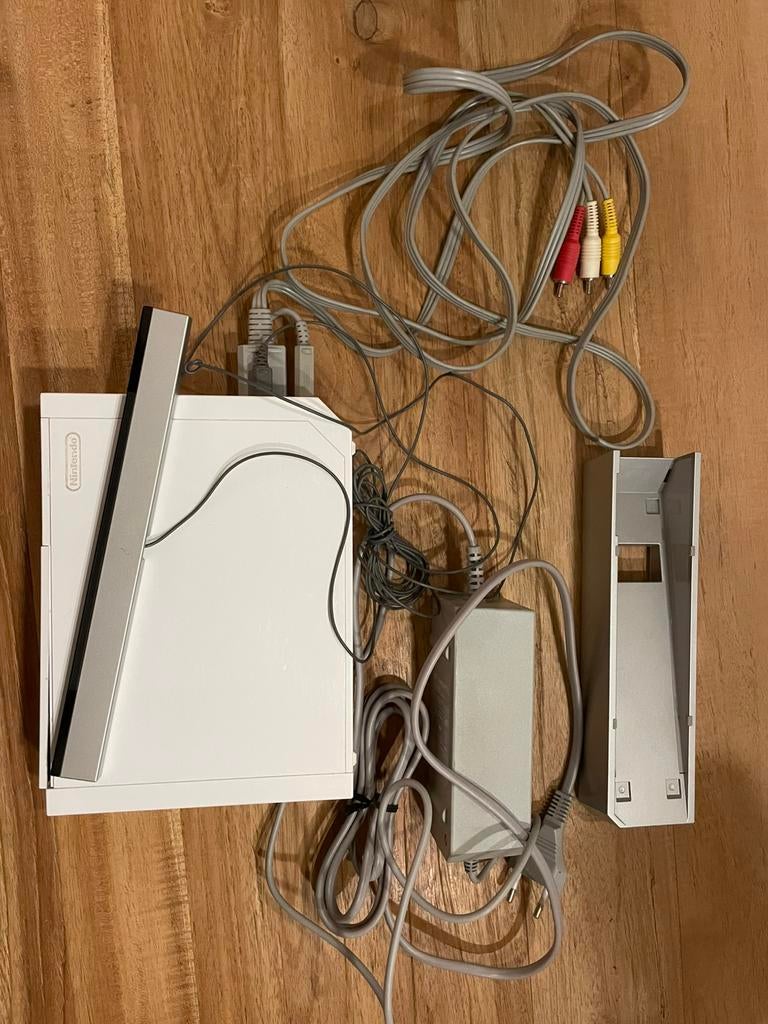 Wii compleet met opzetstuk en kabels, Games en Spelcomputers, Spelcomputers | Nintendo Wii, Ophalen of Verzenden, Gebruikt, Zonder controller
