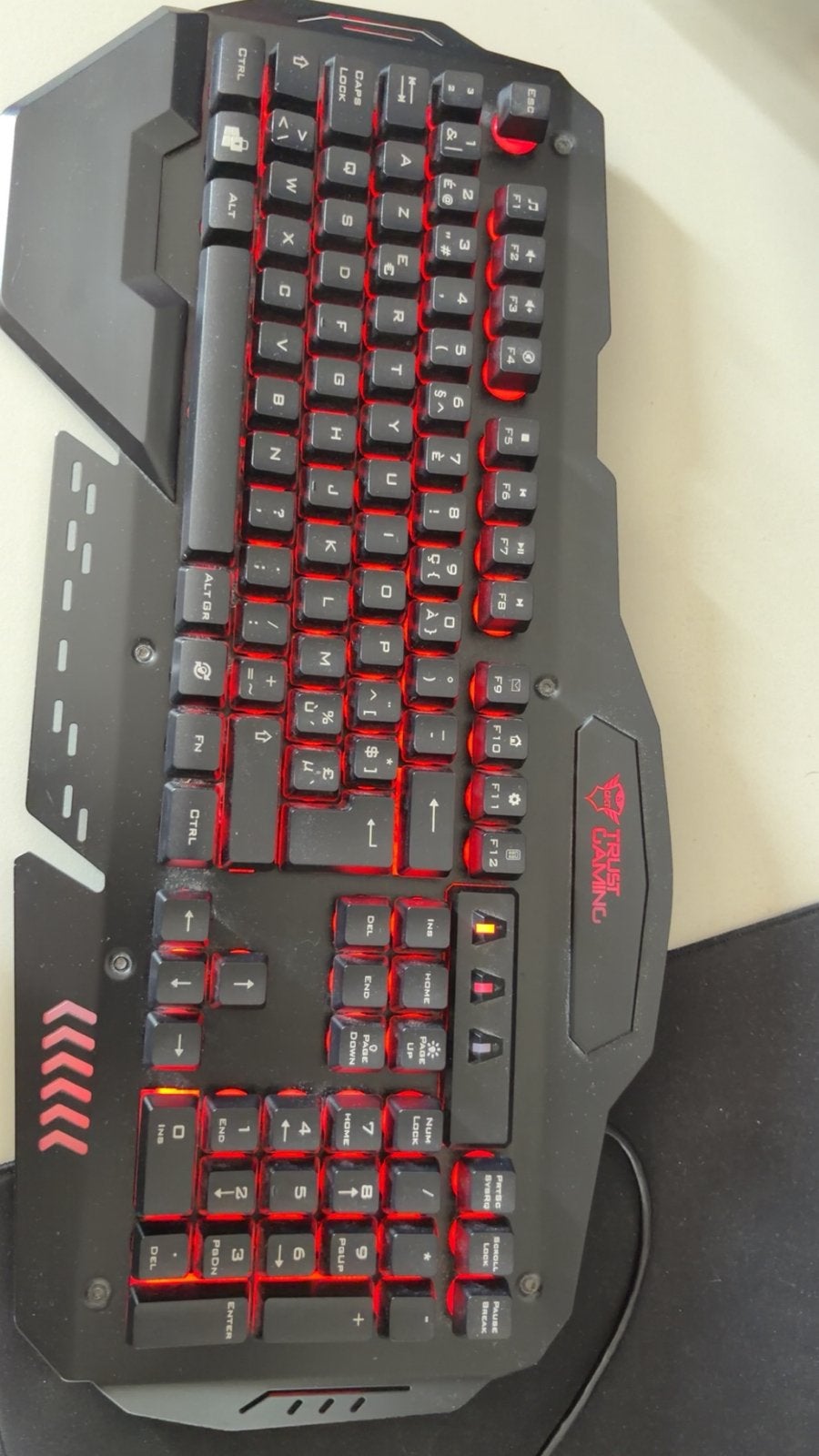 Clavier de jeu de Trust Gaming GXT, Informatique & Logiciels, Claviers, Clavier gamer, Enlèvement ou Envoi, Azerty, Comme neuf