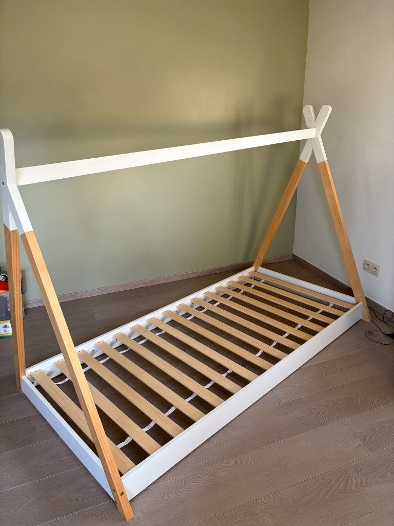 Kinderbed Tipi 90200 - merk Childhome, Kinderen en Baby's, Ophalen, 85 tot 100 cm, Zo goed als nieuw, Lattenbodem