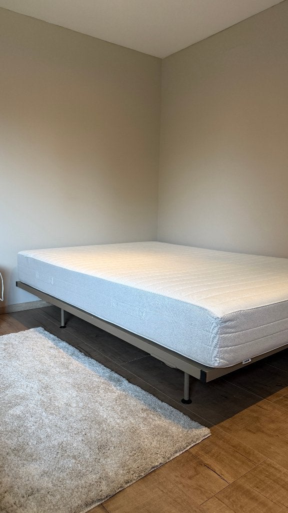 Matras + bedbodem 140 x 200cm, Ophalen, 140 cm, Zo goed als nieuw, Bedbodem