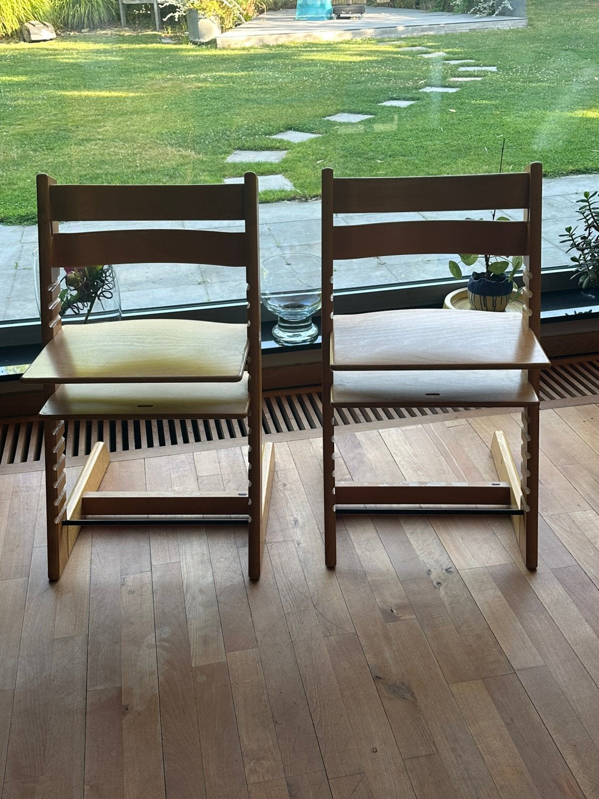 2 Chaises Stokke Tripp Trapp + Tablette bois, Enlèvement, Utilisé, Chaise évolutive