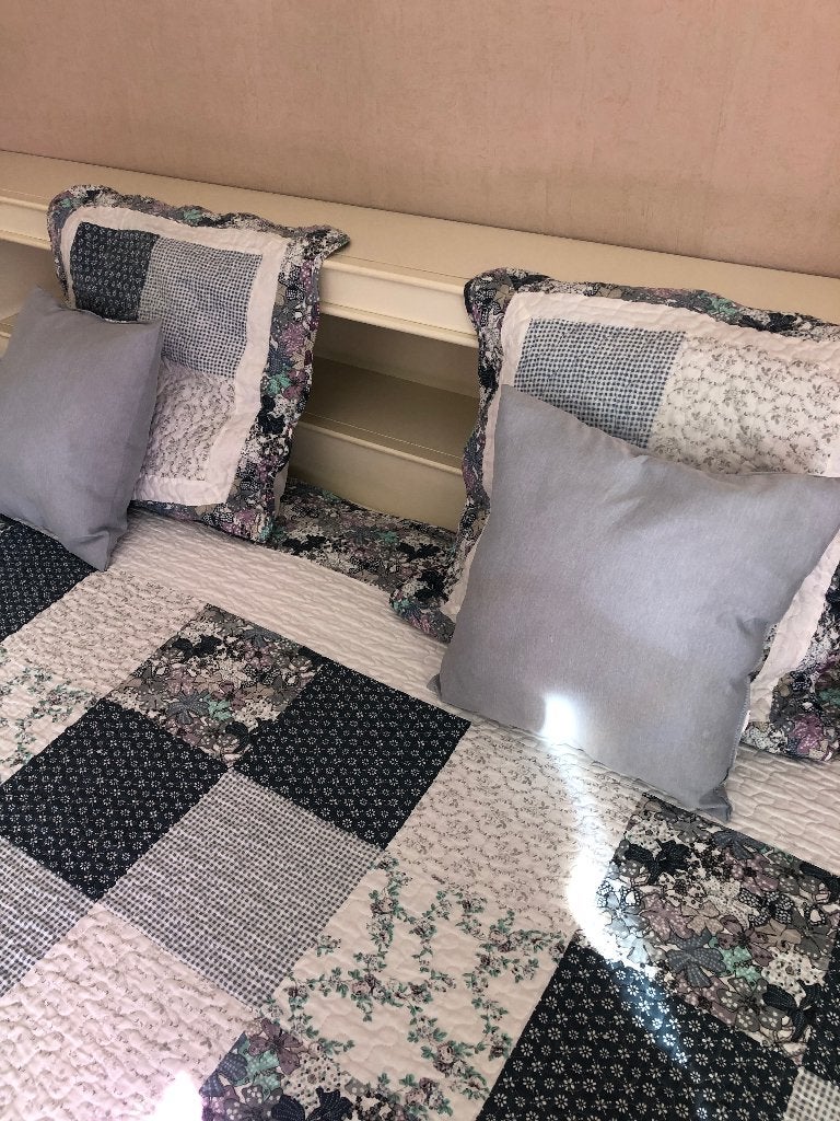 Sprei met bijpassende kussentjes, Huis en Inrichting, Ophalen, Zo goed als nieuw, Tweepersoons, Sprei