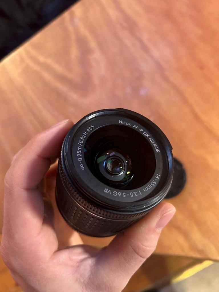 Nikon AF-P DX NIKKOR 18-55mm f/3.5-5.6G VR, Ophalen of Verzenden, Zo goed als nieuw, Standaardlens, Zoom