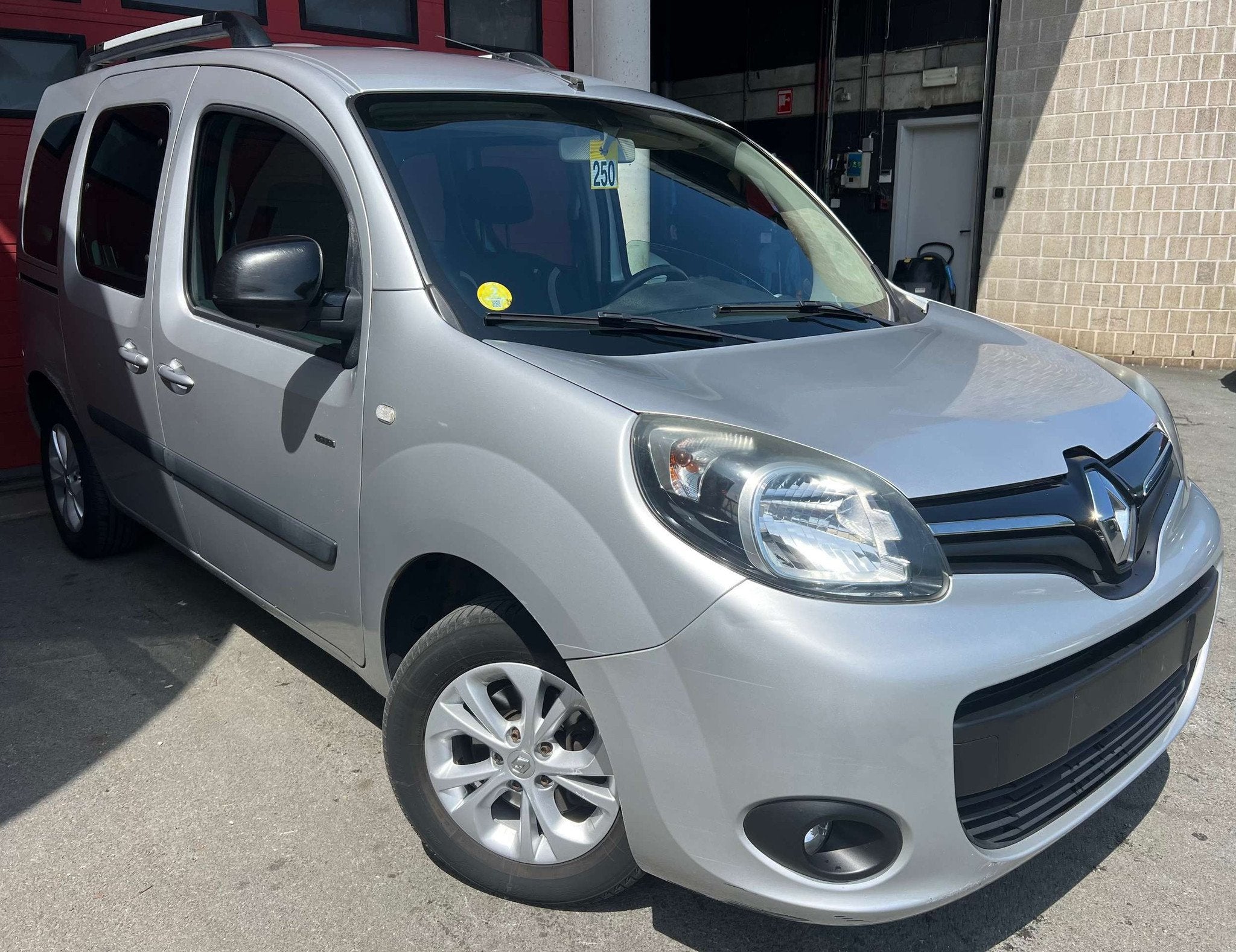 Renault Kangoo 1.5 dCie Limited + CLIM + 5 PLACES (bj 2014), Auto's, Euro 5, 4 cilinders, Bedrijf, Overige carrosserie