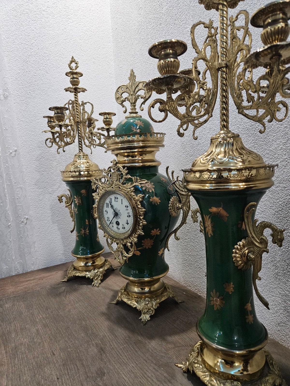 Horloge ancienne, ensemble de cheminée, très belle
Un magnif, Enlèvement