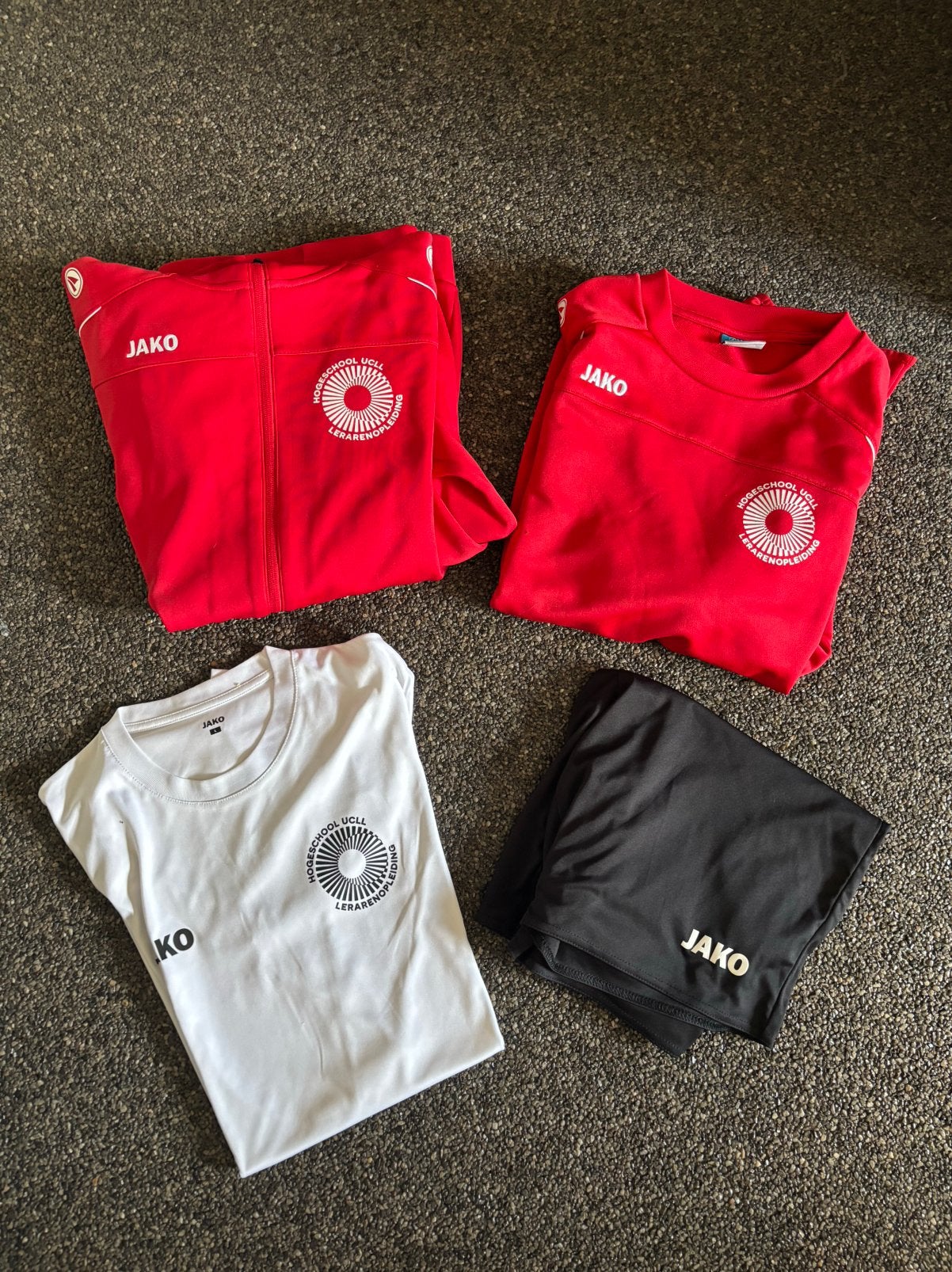 Sportkledij leerkacht Lo ucll, Enlèvement, Comme neuf, Taille 38/40 (M), Blanc
