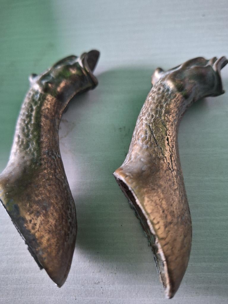 Twee koperen waterspuwers en twee handvatjes, Ophalen, Koper