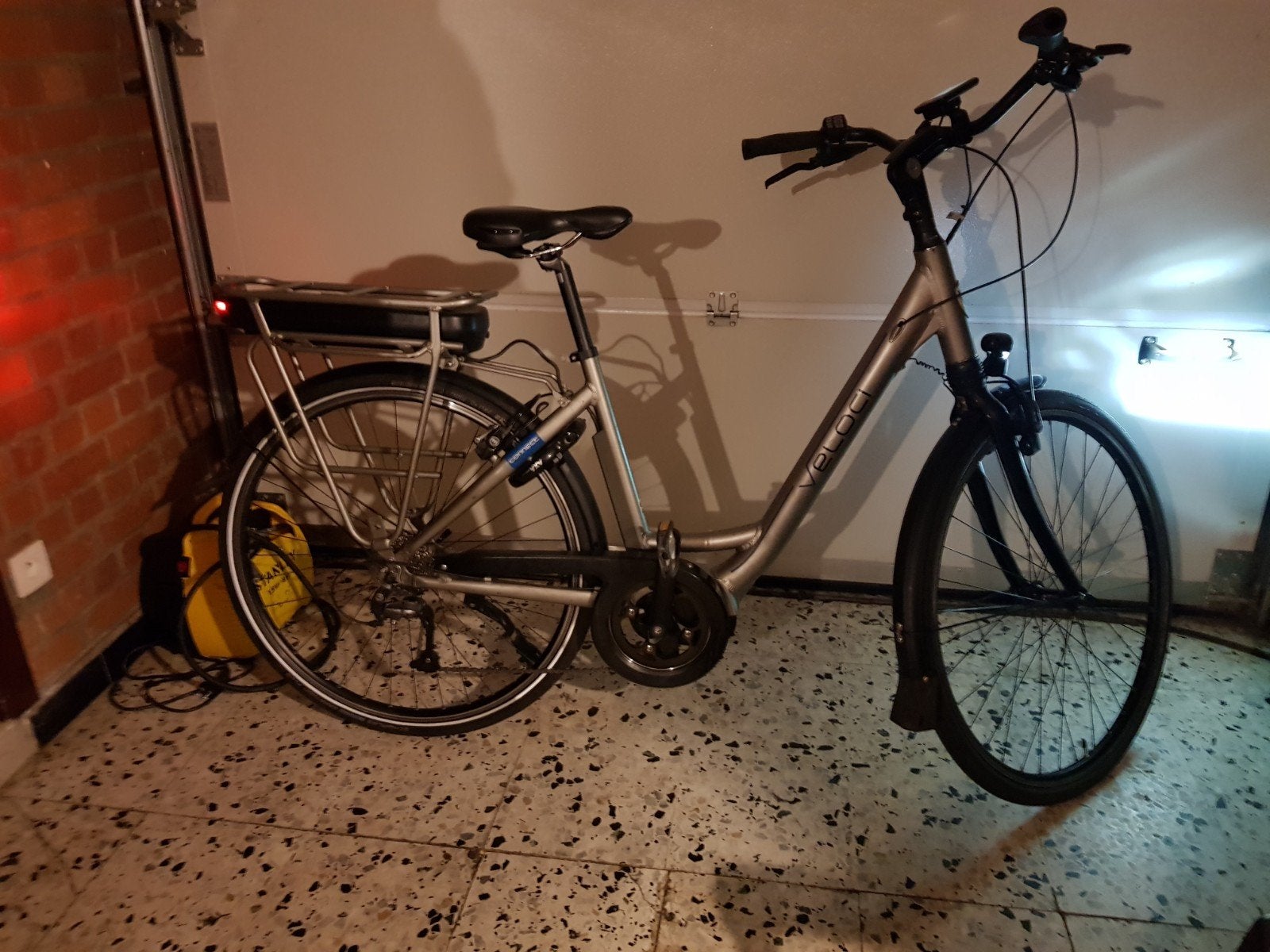 E-BIKE VELOCI IN PERFECTE STAAT !!!!, Ophalen, Velgrem, Veloci