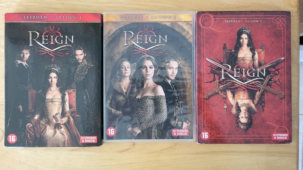 Lot coffrets DVD Reign saisons 1 à 3, Ophalen, Bonusmateriaal, Vanaf 16 jaar, Seizoen 1