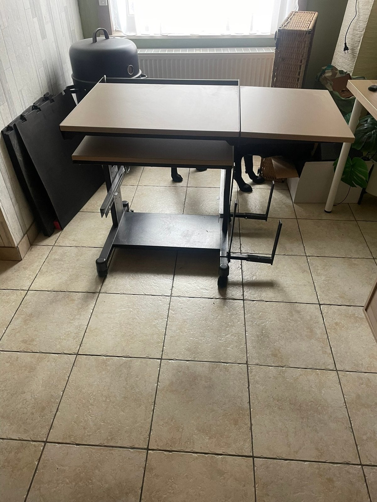 Pc tafel op wielen, Ophalen, Zo goed als nieuw