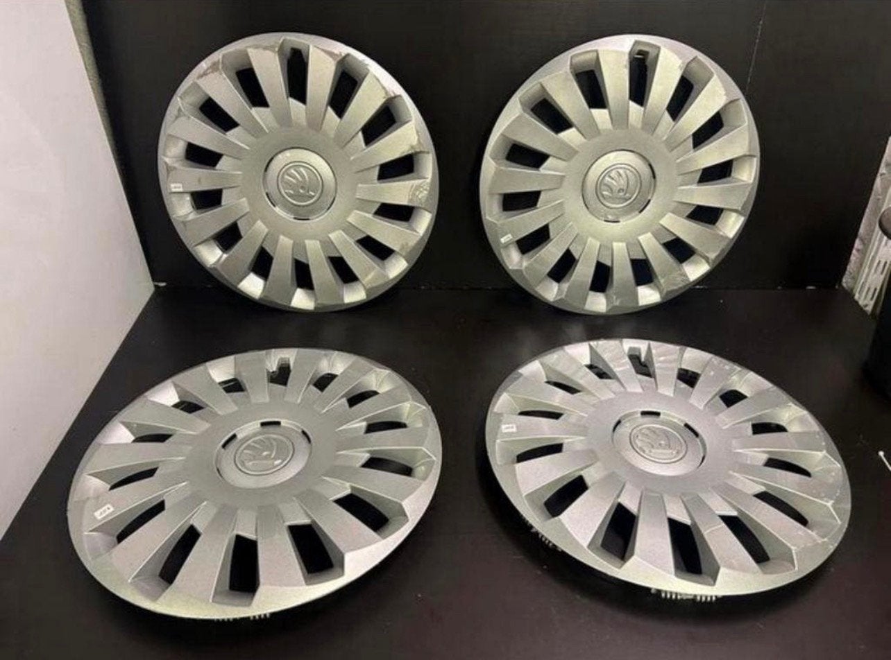 4 originele Skoda Octavia Roomster Superb 16" wieldoppen, Auto diversen, Wieldoppen, Ophalen of Verzenden, Gebruikt