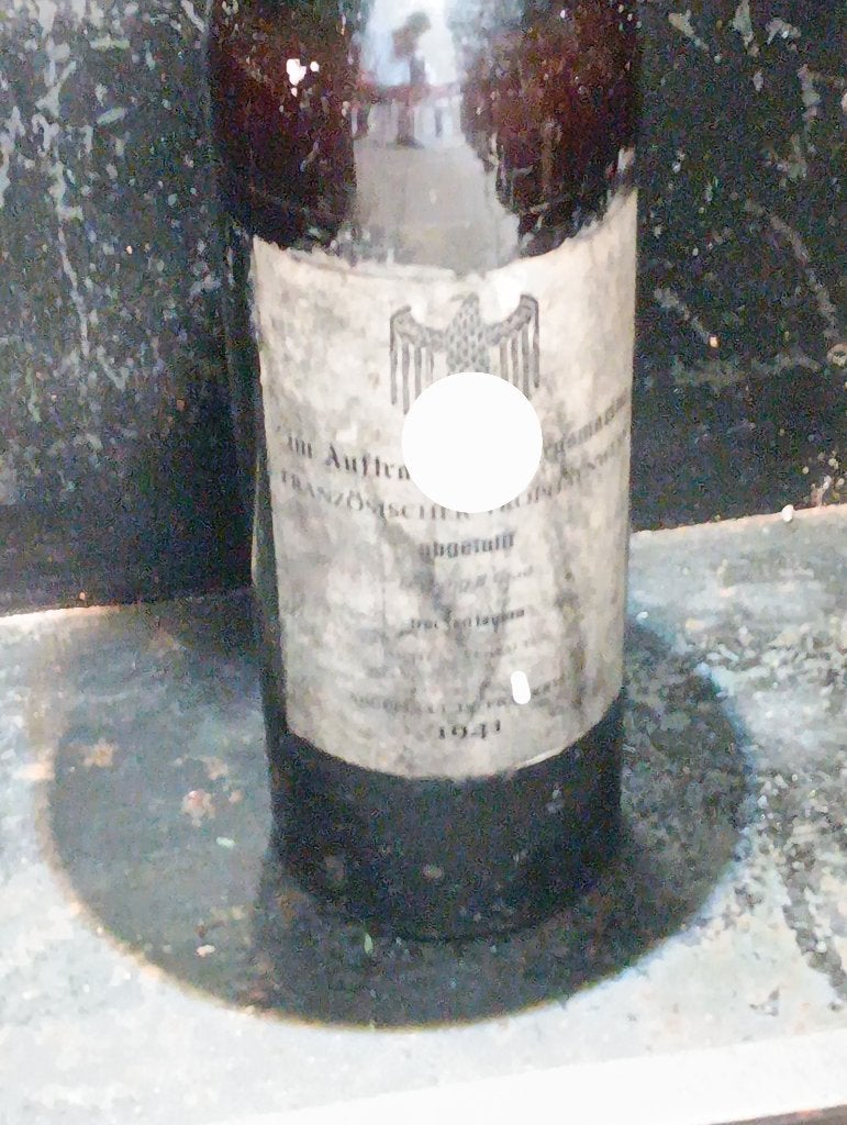 fles wijn uit 1941 frankrijk, Collections, Enlèvement, France, Pleine