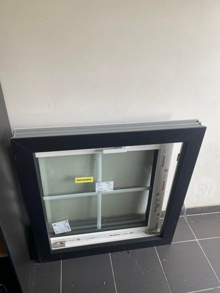 Aluplast raam nieuw 641 x 684, Doe-het-zelf en Bouw, Glas en Ramen, Ophalen, Zo goed als nieuw