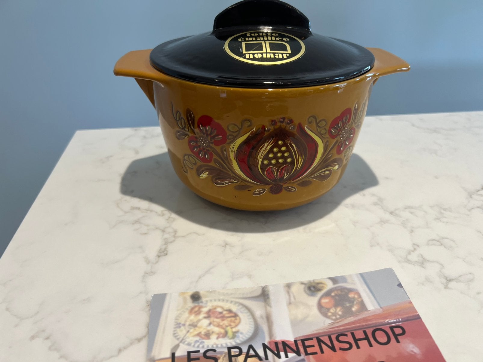 poêle Nomar en fonte en très bon état avec couvercle, Enlèvement ou Envoi, Compatible induction, Utilisé, Autres marques