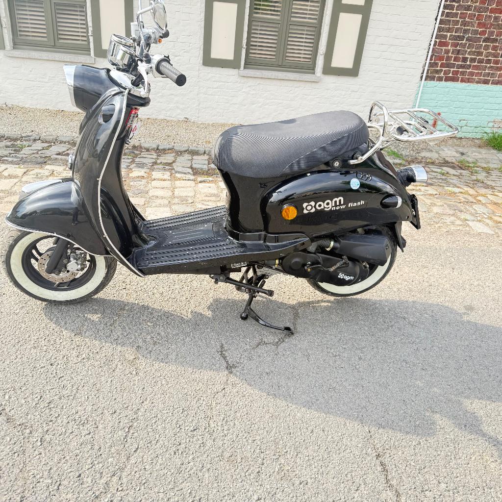 scooter  1/3 van nieuwprijs , als nieuw ,  63 km gereden, Fietsen en Brommers, Klasse A (25 km/u), Ophalen of Verzenden, Zo goed als nieuw