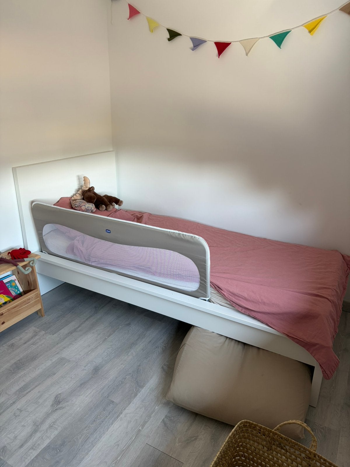 Lit MALM ikea blanc / 90 x 200cm, Kinderen en Baby's, Kinderkamer | Bedden, Ophalen, Zo goed als nieuw, Matras