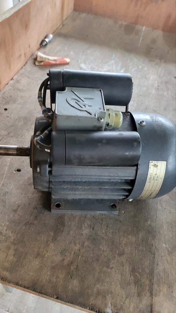 Motor van kolomboormachine, Doe-het-zelf en Bouw, Ophalen
