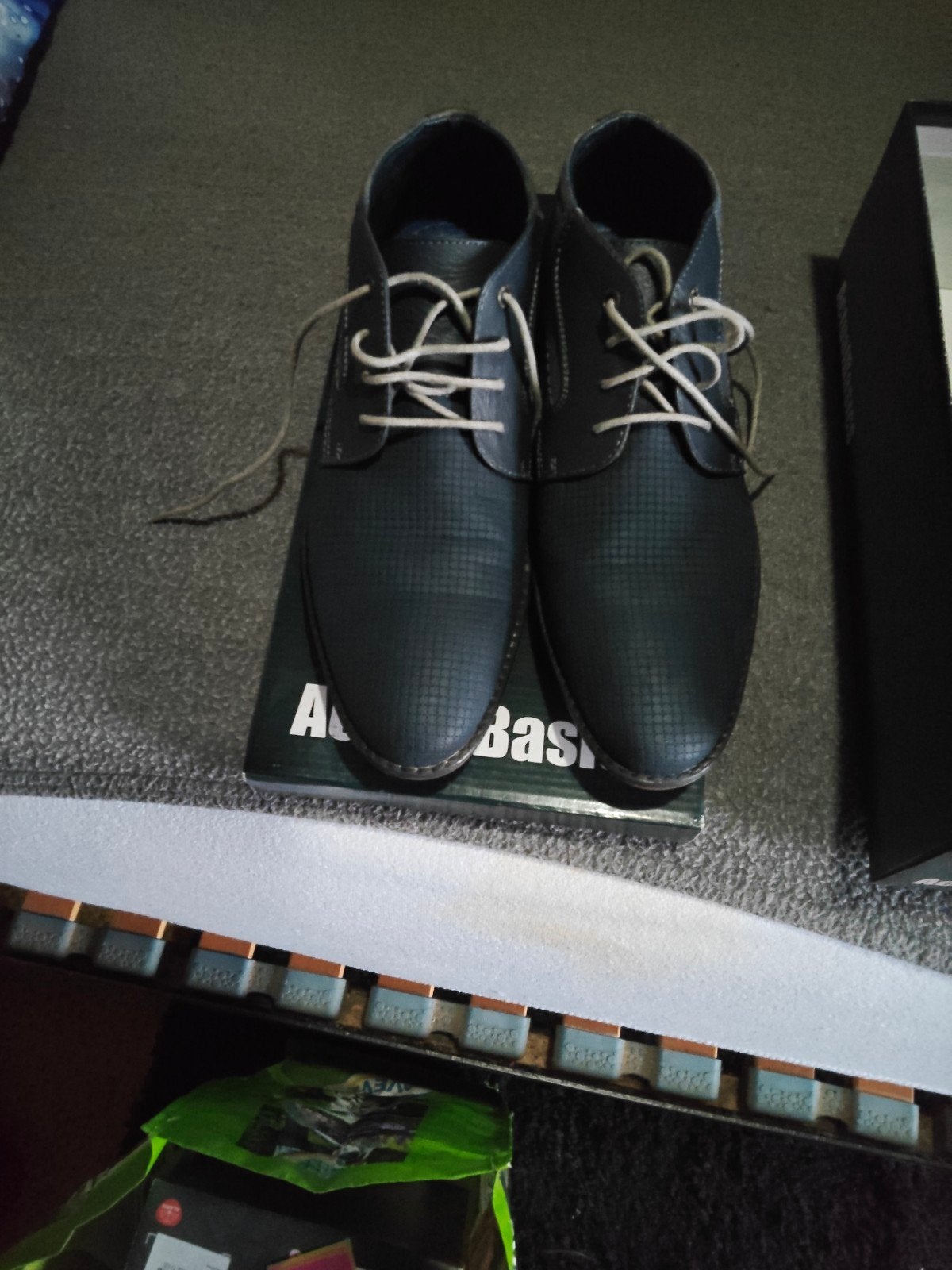 Nieuwe schoenen, Ophalen