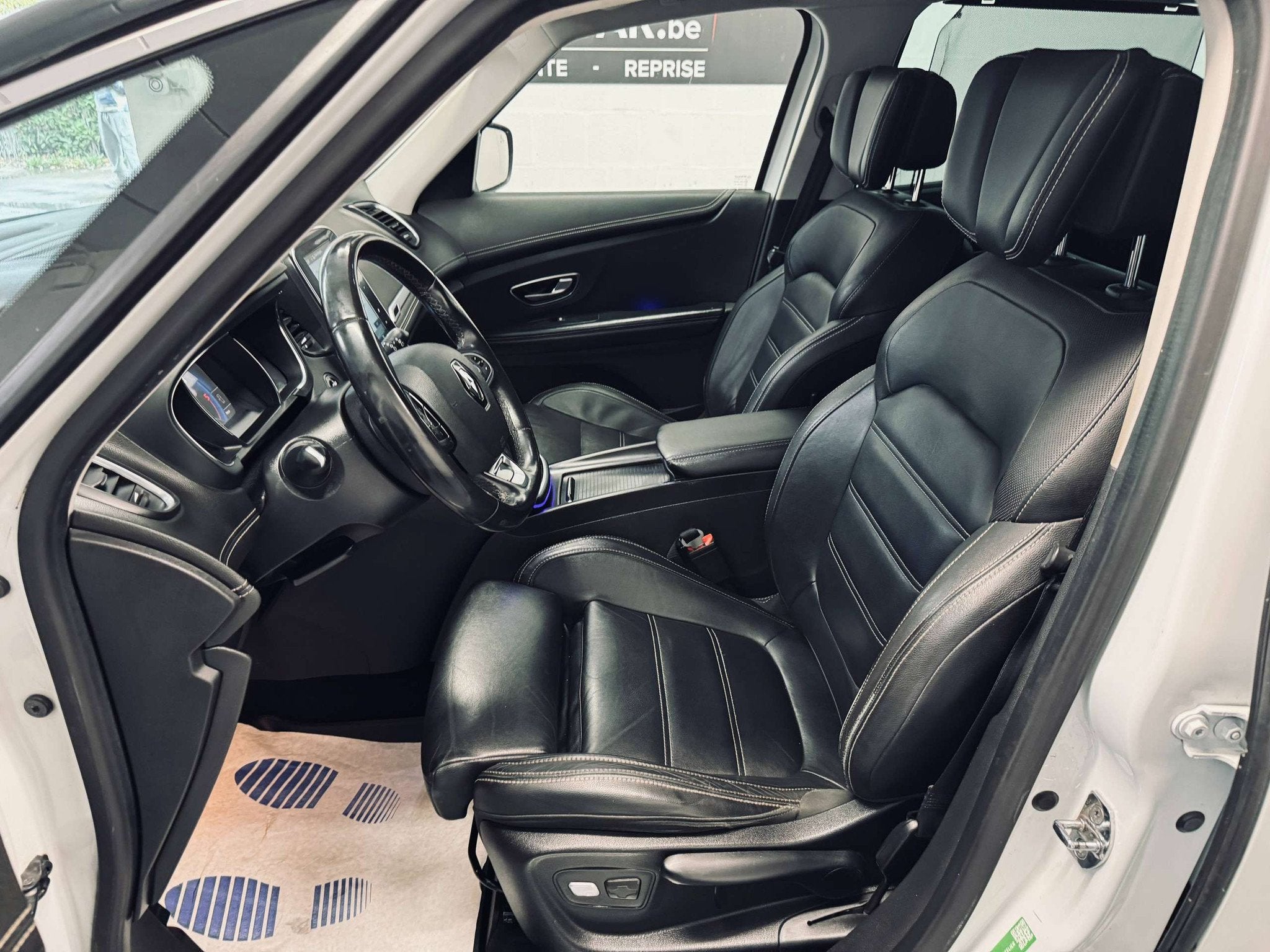 Renault Scénic Scenic 1.6 dCi Bose Edition 7 Places AUTOMAT, Auto's, Renault, Gebruikt, https://public.car-pass.be/vhr/04c9edb1-40c8-444a-86d1-19cdec1cce82