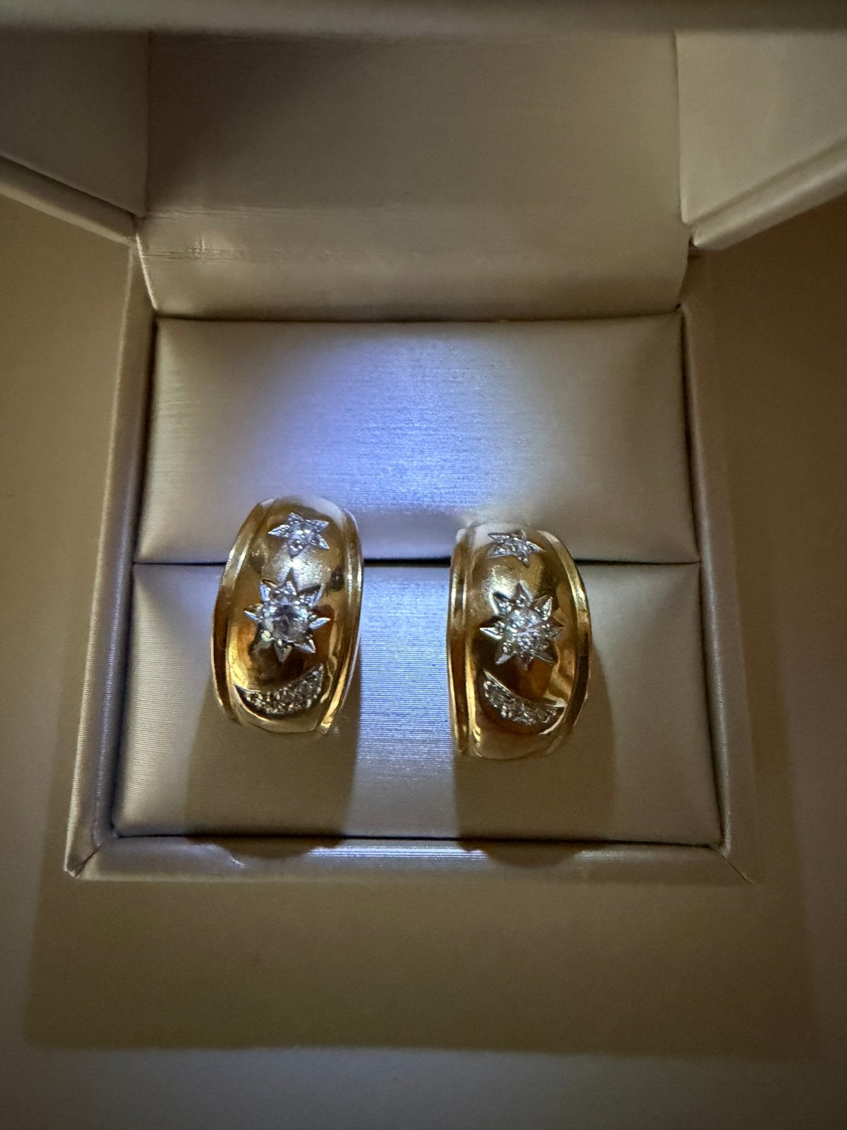 Jolies boucles d'oreilles ! Or 8 carats très massif, Bijoux, Sacs & Beauté, Enlèvement ou Envoi, Comme neuf, Or