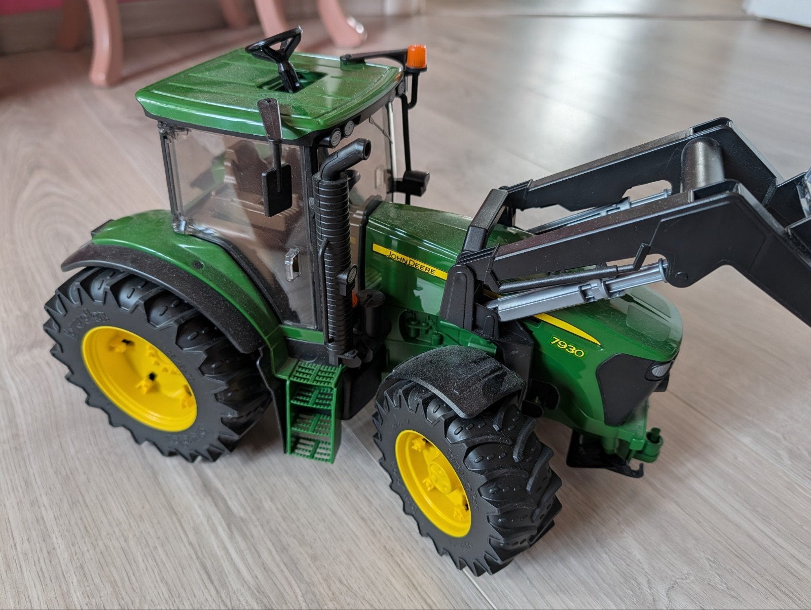 John Deere 7930 Bruder + schop, Ophalen
