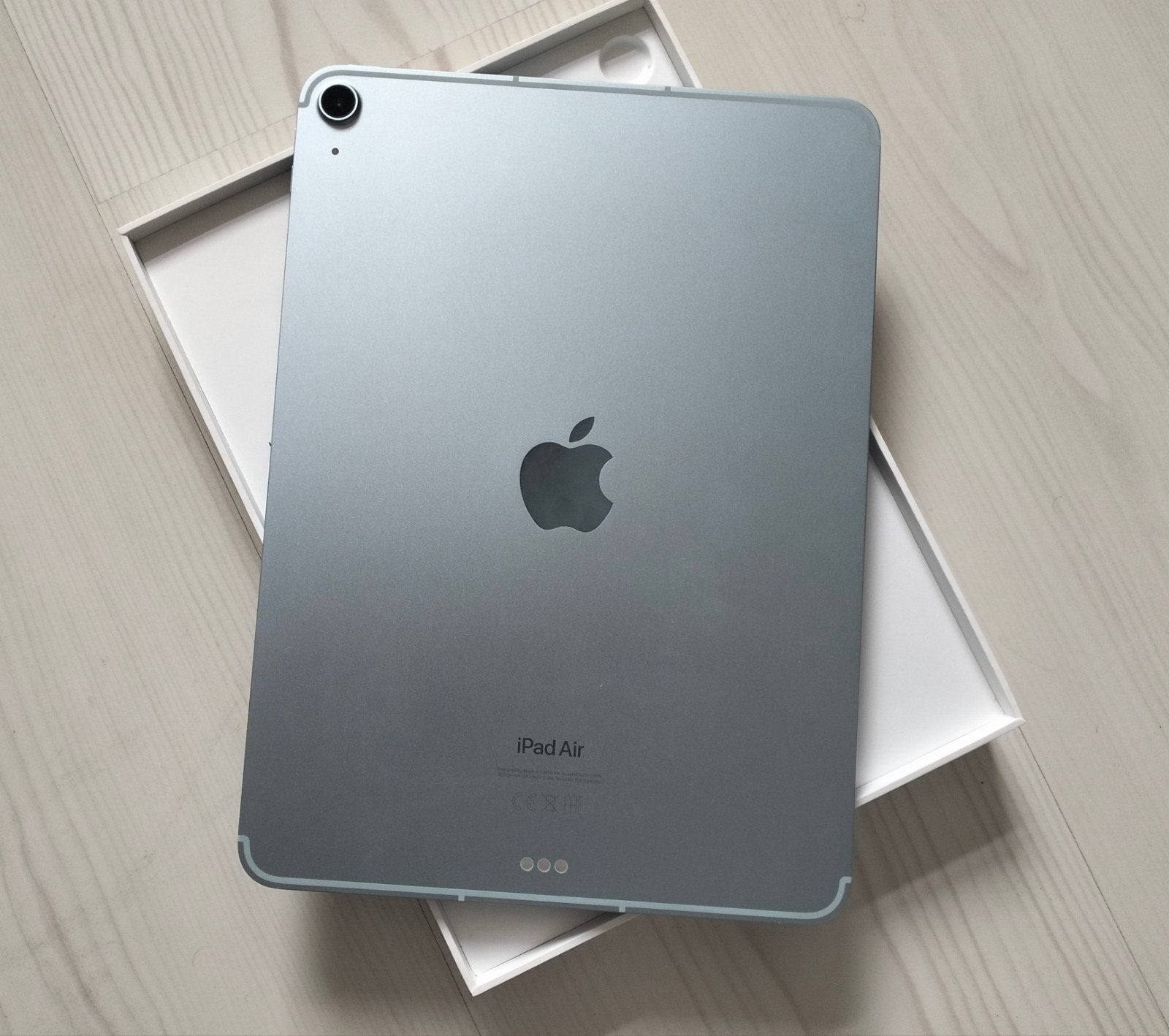 iPad Air M2 (6e génération) - 128 Go - bleu ciel, Enlèvement ou Envoi