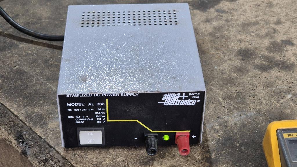 Stabilized DC power supply 12V 2,5A AL 333, Hobby en Vrije tijd, Ophalen